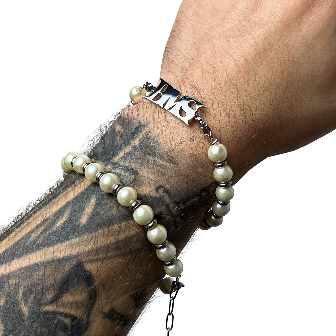 Front view of our unisex 3 in1 heavyweight pearl chain - stainless steel and waterproof with high quality glass beads